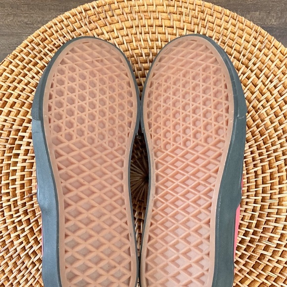 Vans Limited Edition Era Chili Pepper Slip-on Size 6 Shoes Women’s - Picture 6 of 9